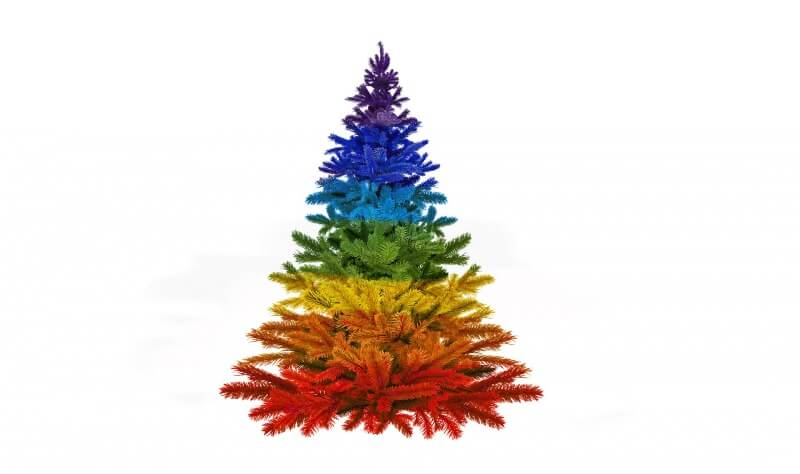 Mehrfarbiger bunter Weihnachtsbaum mit Querstreifen.